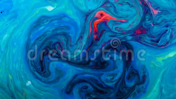 霓虹灯蓝色和红色迷幻色彩混合成抽象的液体图案视频的预览图
