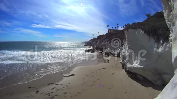 加州皮斯莫海滩白崖和海洋视频的预览图