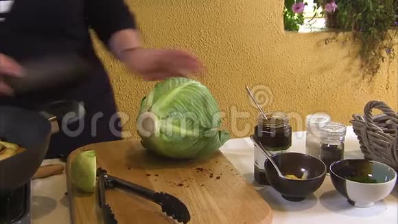 蔬菜被切碎了视频的预览图