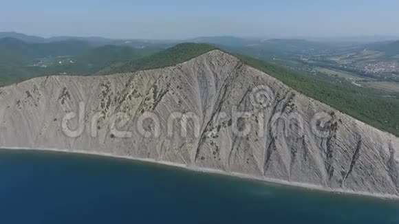 瑜伽的房子在山上黑海山脉高加索阿布鲁杜尔索视频的预览图
