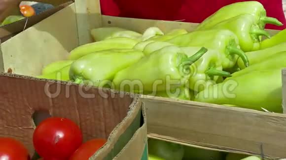 辣椒蔬菜进行市场销售视频的预览图