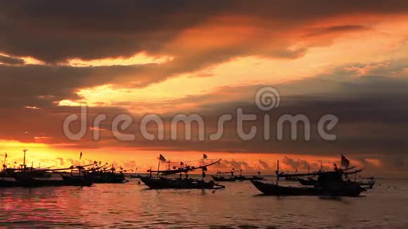 吉姆巴兰海滩日落巴厘视频的预览图