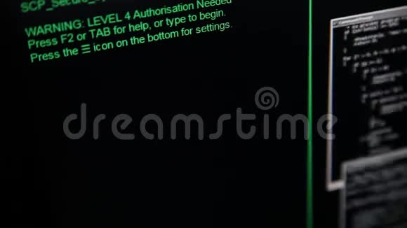 黑客代码在计算机屏幕终端上运行在背景上闪烁窗口视频的预览图