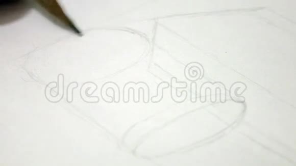 小学生用铅笔画一幅圆柱形画视频的预览图