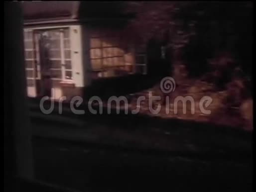 从火车上俯瞰过去的瀑布视频的预览图