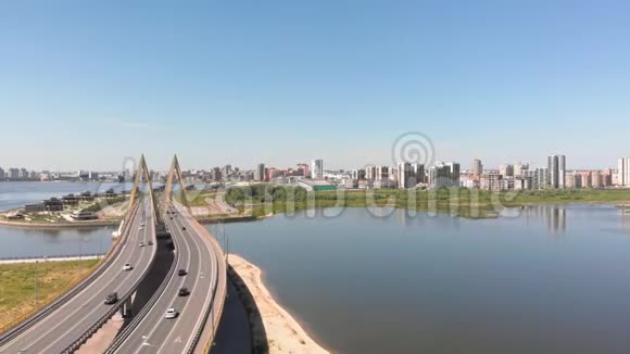 过河的路桥城市环境视频的预览图