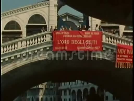 意大利威尼斯桥下景观视频的预览图