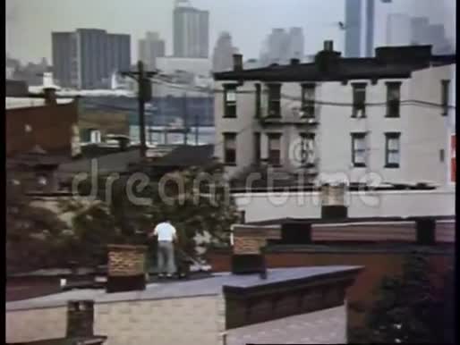 城市天际线和屋顶全景视频的预览图