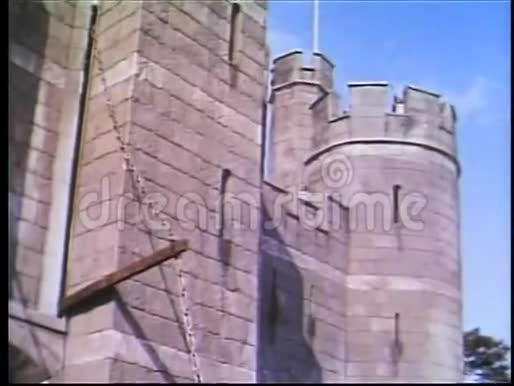 中世纪的战士返回堡垒视频的预览图