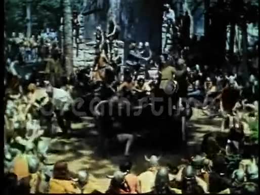 维京人强迫俘虏的女人和她们跳舞视频的预览图