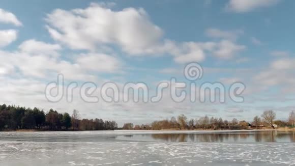 春天的开始冰湖上的捷提视频的预览图