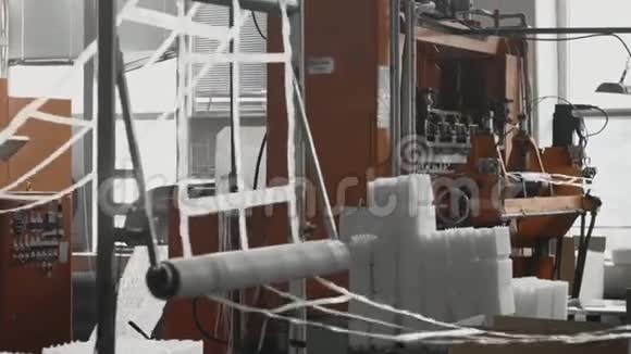 工厂工业设备自动化机械塑料容器制造视频的预览图