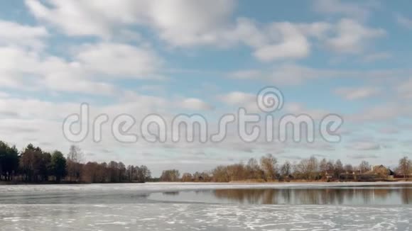 春天的开始冰湖上的捷提视频的预览图