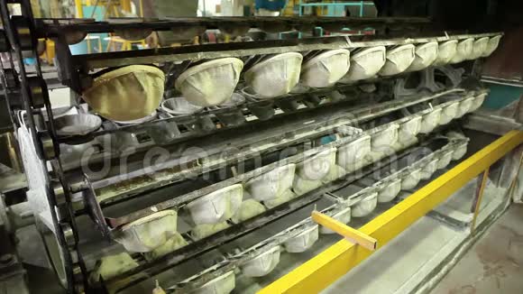 现代俄罗斯面包店的视频剪辑烘焙面包专用机器视频的预览图