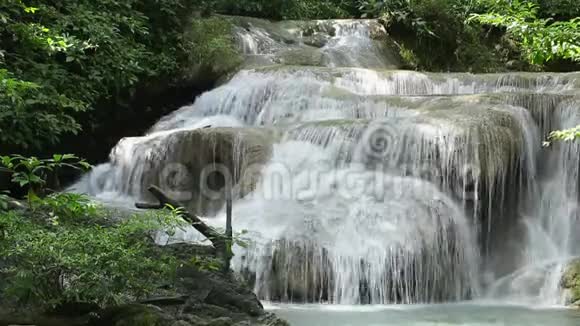 Kanchanaburi省埃拉万国家公园和埃拉万瀑布的居民视频的预览图