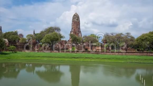 泰国Ayutthaya历史公园WatPhraRam寺塔视频的预览图