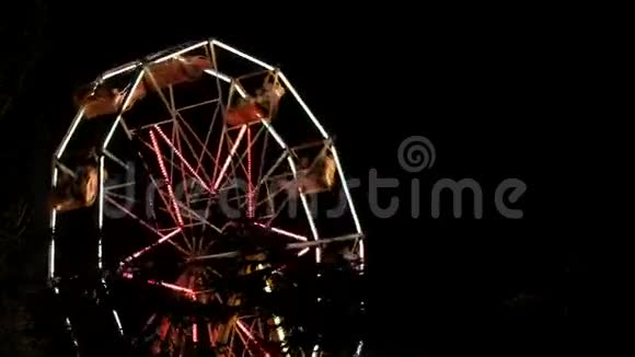 摩天轮公园在晚上视频的预览图