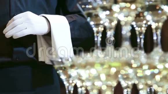 香槟coctail餐厅玻璃塔视频的预览图