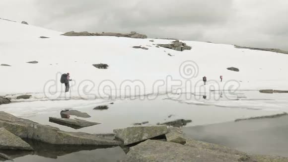 雪山徒步挪威视频的预览图