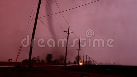 伊利诺伊州龙卷风雷暴视频的预览图