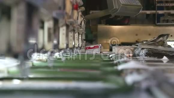 孟买一家工厂的织布机视图视频的预览图