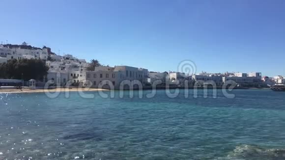 希腊麦科诺斯米科诺斯镇的老港口视频的预览图