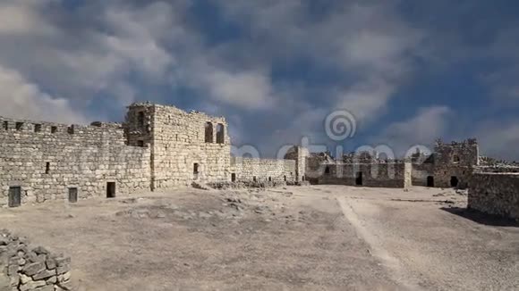约旦安曼以东100AA公里的约旦阿祖拉卡城堡中部废墟视频的预览图