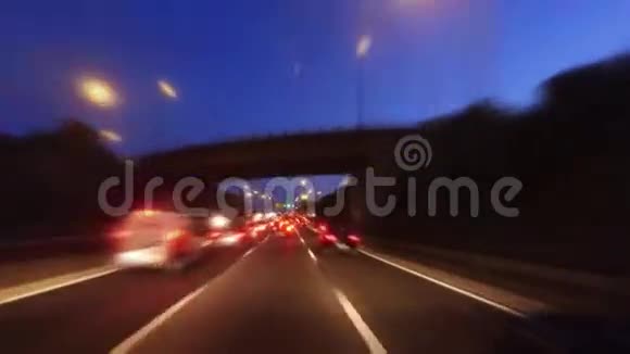 里斯本25号德艾布里尔大桥上的高速驾驶视频的预览图