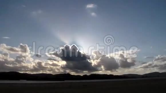 在西班牙拉雷多的山上日落视频的预览图
