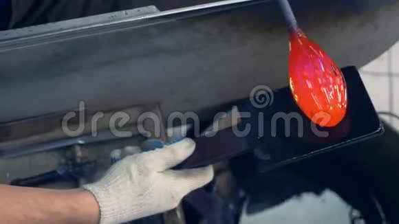 吹玻璃的玻璃产品的工艺制造视频的预览图