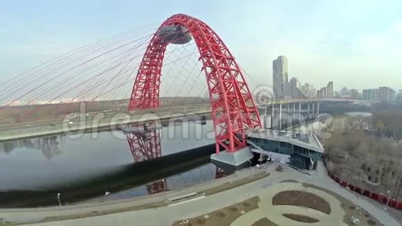 莫斯科红吊桥的鸟瞰图视频的预览图