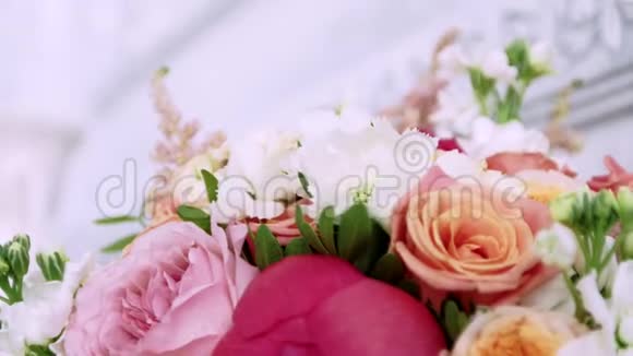 新娘的婚礼花束视频的预览图