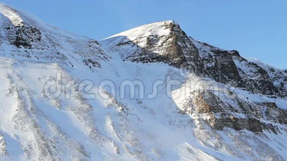 冰山之美斯瓦尔巴的隆年比恩周围三月的晴天时光流逝视频的预览图