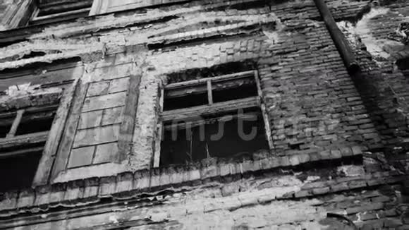 砖房被WW2损坏视频的预览图