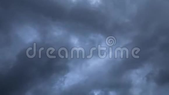 戏剧性的风暴云时间流逝视频的预览图