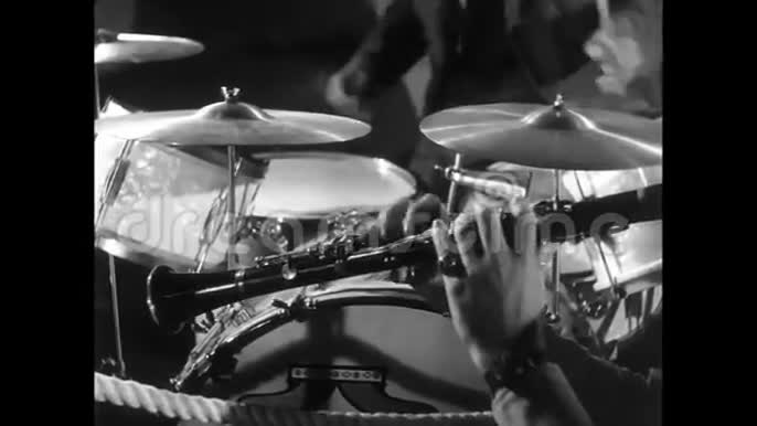 中弹击鼓和单簧管中弹击鼓和单簧管1940USASecond合唱1视频的预览图