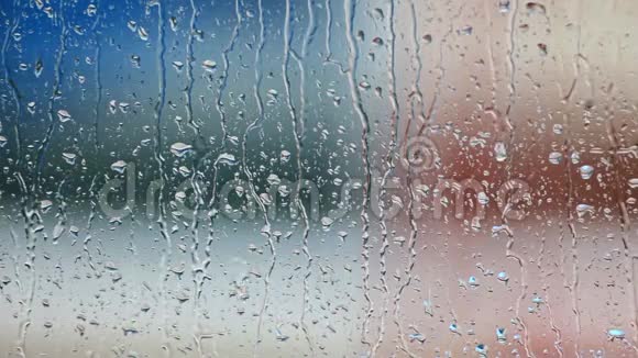 雨滴在窗户上视频的预览图