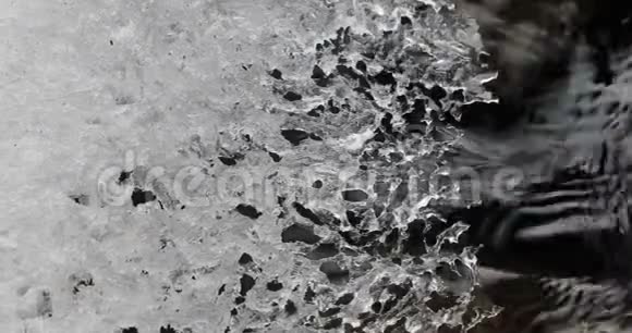 白天河里的冰视频的预览图