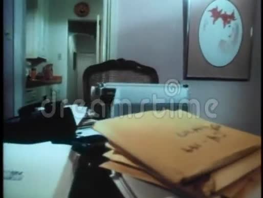 1980年代的客房和客厅视频的预览图