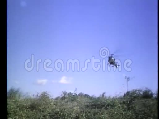 低角度视野直升机降落场视频的预览图