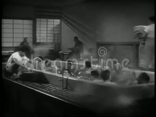 男人在日本浴室放松视频的预览图
