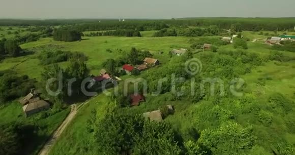 鸟瞰俄罗斯乡村景观视频的预览图