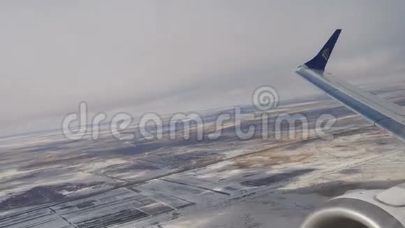 从阿斯塔纳国际机场起飞的飞机视频的预览图
