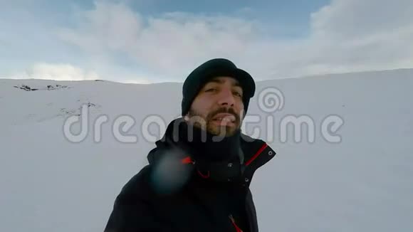 影片Selfie冰岛冬天的青年吐鲁斯特视频的预览图