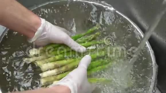 手洗新鲜蔬菜慢莫视频的预览图
