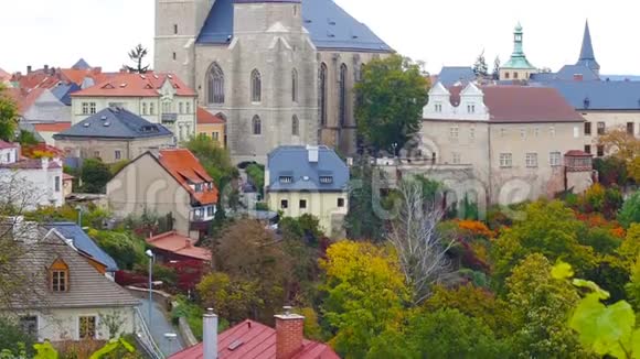 捷克共和国KutnaHora的建筑和交通视频的预览图