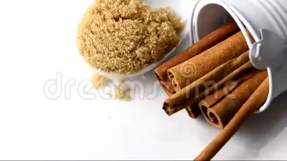 红糖和肉桂棒视频的预览图