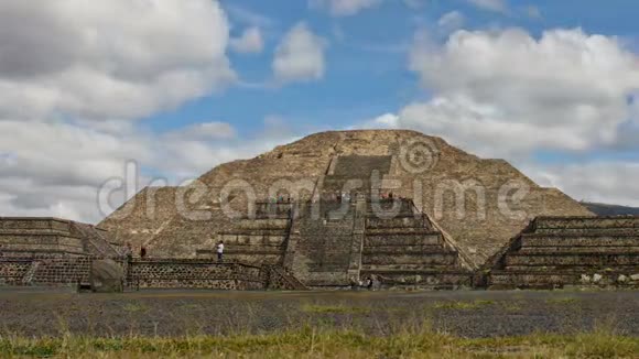 墨西哥特奥蒂瓦坎的月球金字塔和死亡之路视频的预览图
