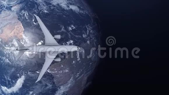 飞机绕地球飞行的旅行概念从空间看视频的预览图