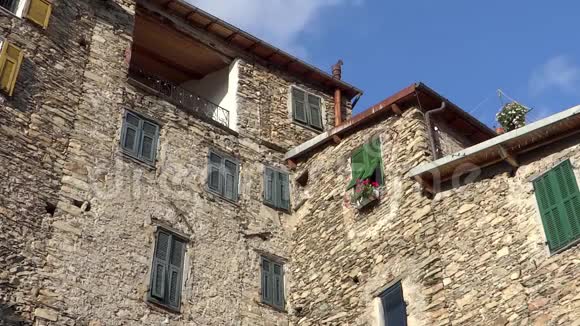 意大利利古里亚的旧石屋视频的预览图